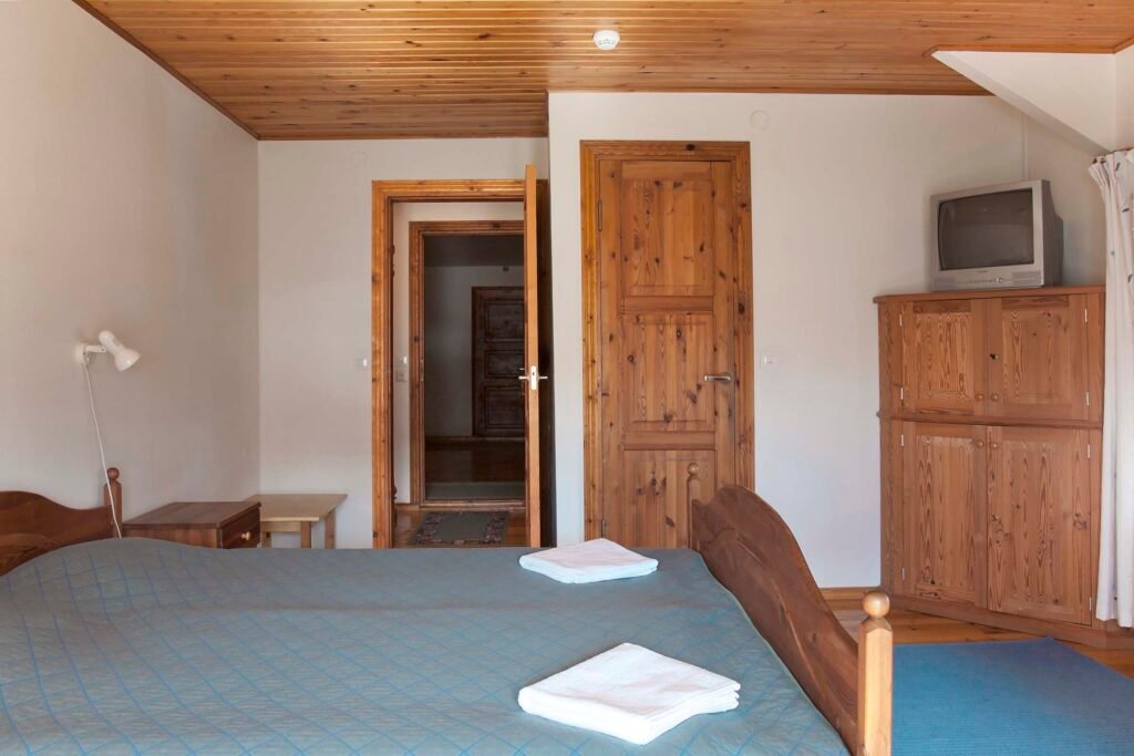 hotel bedroom with wood ceilings a3ja2lx.jpg