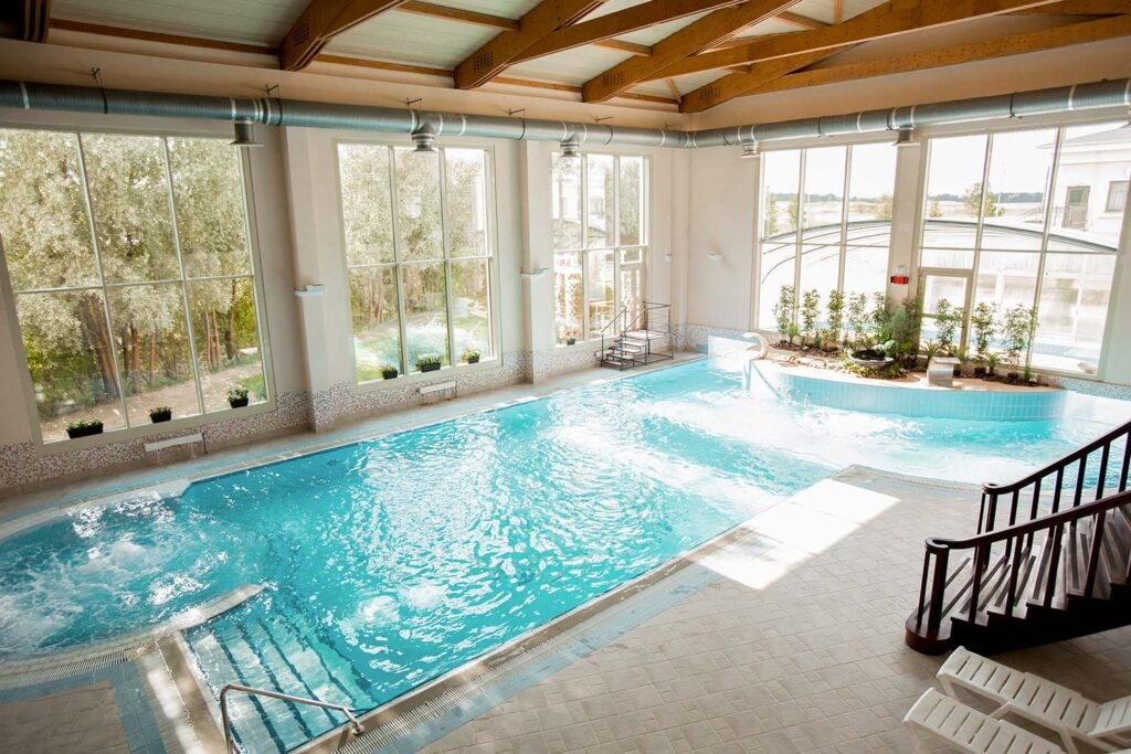 swimming pool in hotel phn7lgk.jpeg