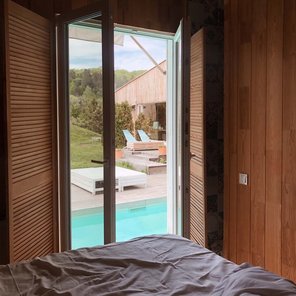 weekend rest hotel wy8bk4c.jpg